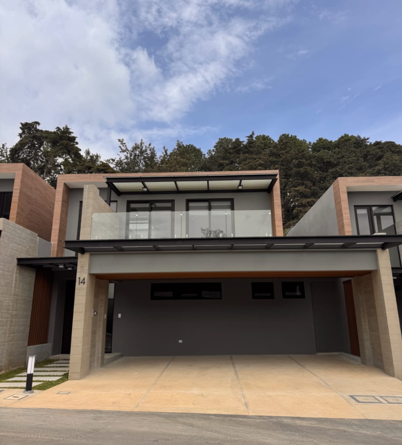 Casa en renta para estrenar en Lugana de San Isidro zona 16 — foto 1 de 17