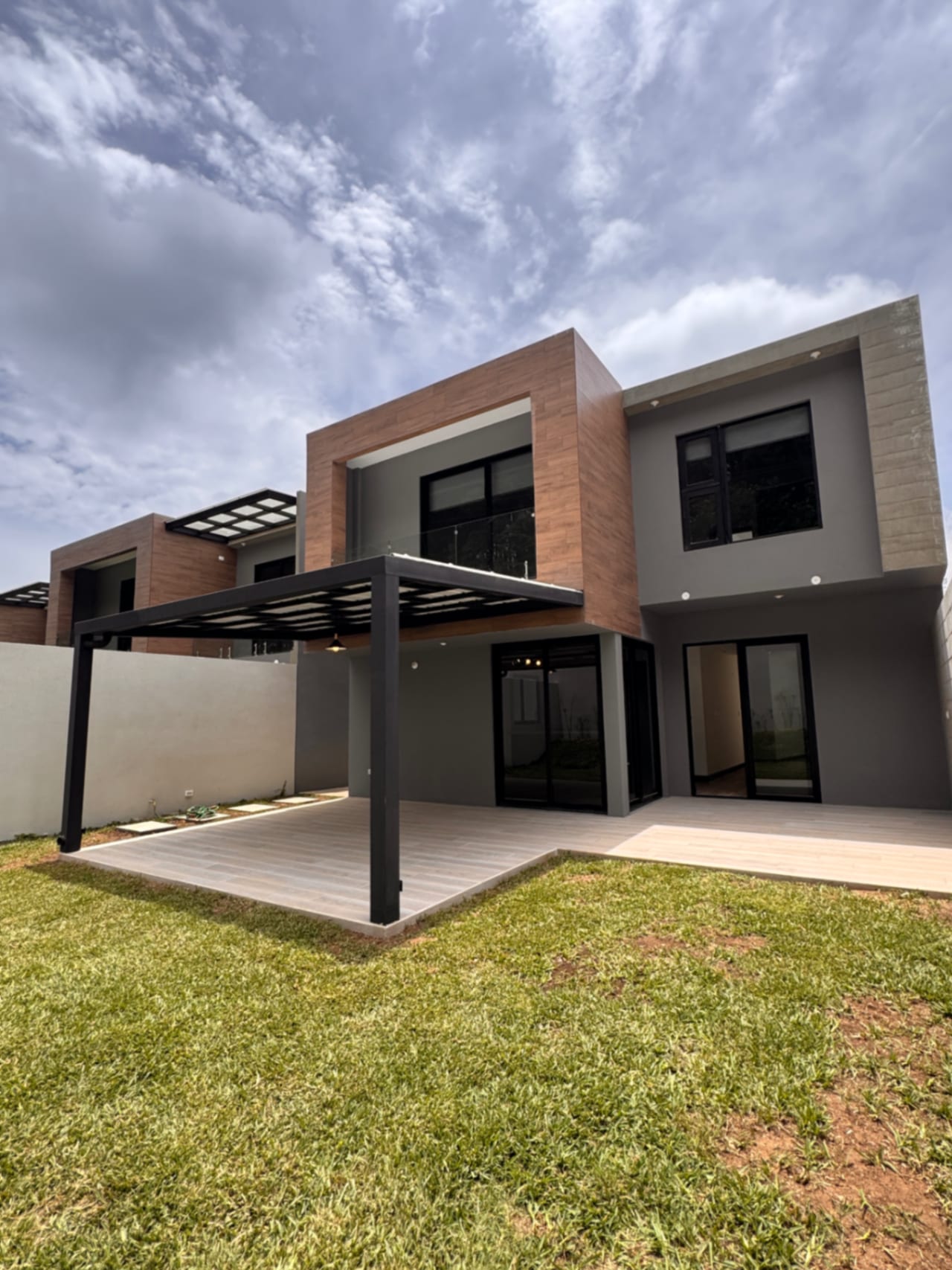 Casa en renta para estrenar en Lugana de San Isidro zona 16 — foto 11 de 17