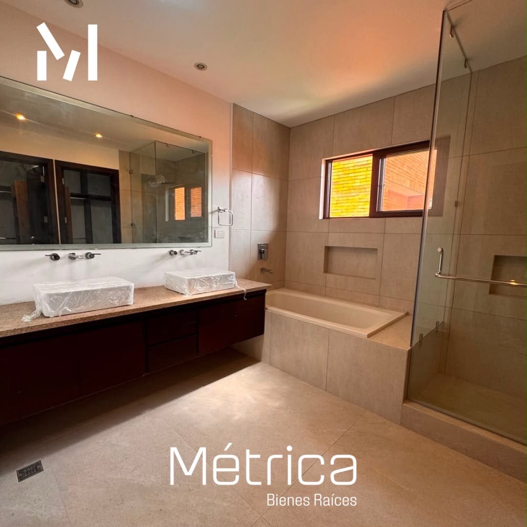 Casa en renta con remodelación Condominio La Joya zona 10 — foto 8 de 10